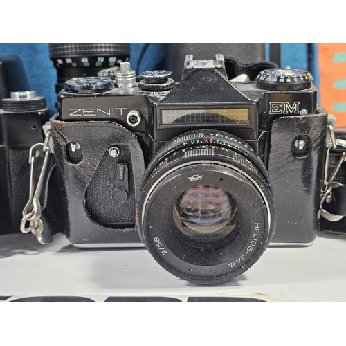 158 - Box of assorted cameras and accessories, to include a Minolta 7000 camera with a 35-70 lens, a Zenit... 