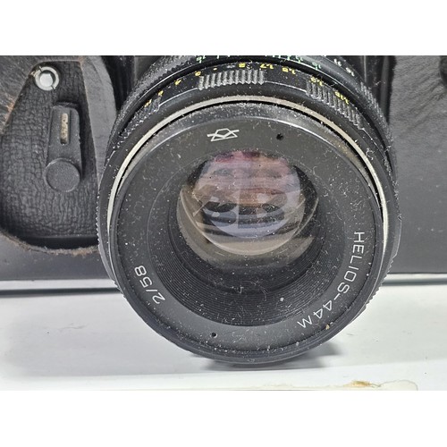 158 - Box of assorted cameras and accessories, to include a Minolta 7000 camera with a 35-70 lens, a Zenit... 