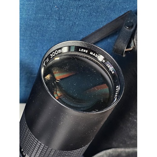 158 - Box of assorted cameras and accessories, to include a Minolta 7000 camera with a 35-70 lens, a Zenit... 