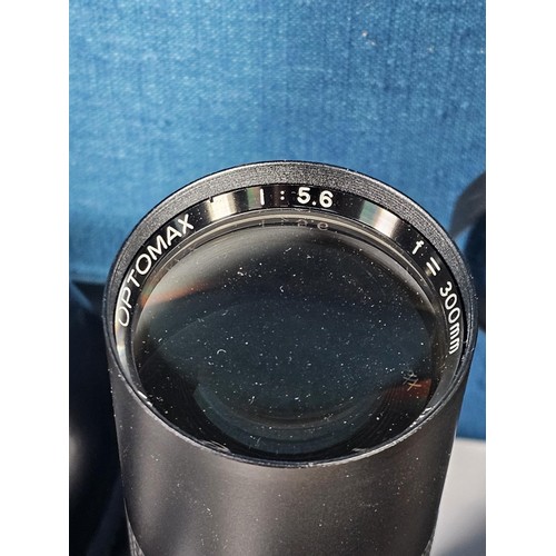 158 - Box of assorted cameras and accessories, to include a Minolta 7000 camera with a 35-70 lens, a Zenit... 