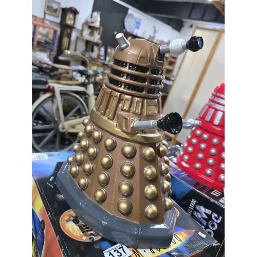 137 - A Dr Who ceramic cookie jar dating from 2004, complete with its original box, the cookie jar is in b... 