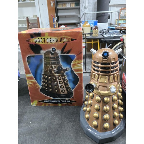 137 - A Dr Who ceramic cookie jar dating from 2004, complete with its original box, the cookie jar is in b... 