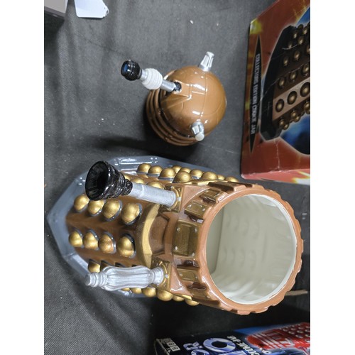 137 - A Dr Who ceramic cookie jar dating from 2004, complete with its original box, the cookie jar is in b... 