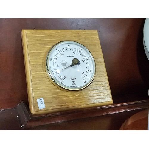 41 - A large selection of battery operated clocks of various styles to include an anniversary clock in a ... 