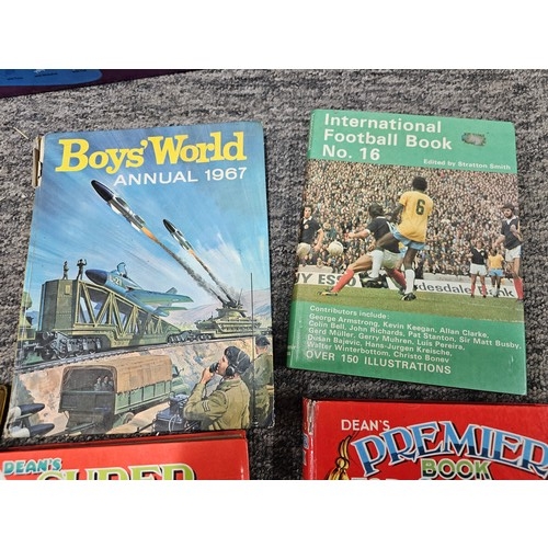 46 - A box containing a very large quantity of assorted annuals mostly dating from the 1970's to include ... 