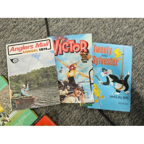 46 - A box containing a very large quantity of assorted annuals mostly dating from the 1970's to include ... 