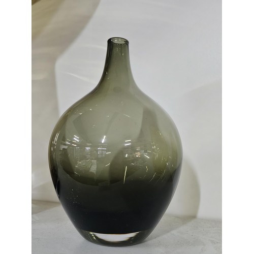 72 - 3x impressive art glass vases to include a vintage Ikea Salong Johanna Jelinek in a weighted glass s... 