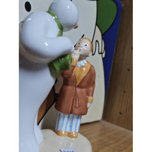 113 - Two boxed collectable ornaments to include Paddington Bear Bathtime Limited Edition no 995 of 1500, ... 