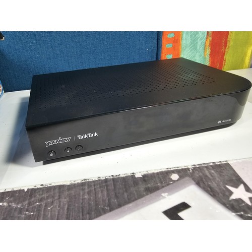 179 - 3x boxed items to include a boxed LED light box, a Thomas the Tank and Friends train set by Ravensbu... 