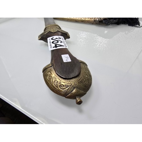 364 - A vintage ornate Middle Eastern/North African curved dagger, likely a Jambiya type ceremonial knife ... 