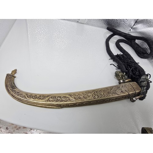 364 - A vintage ornate Middle Eastern/North African curved dagger, likely a Jambiya type ceremonial knife ... 