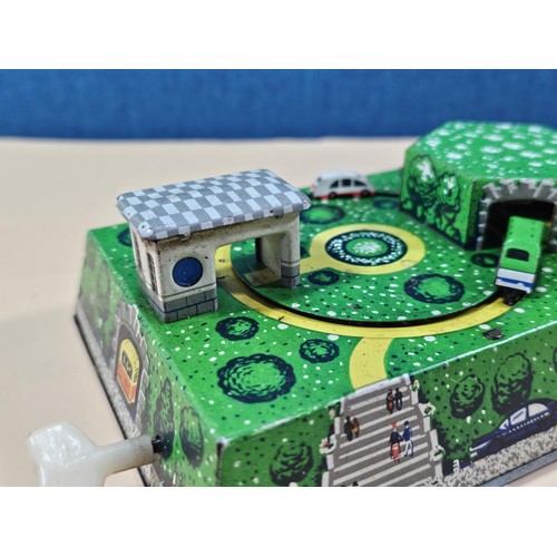 165 - Good quality vintage clockwork tin toy showing vehicles going through tunnels, made by Abtotpacca (U... 