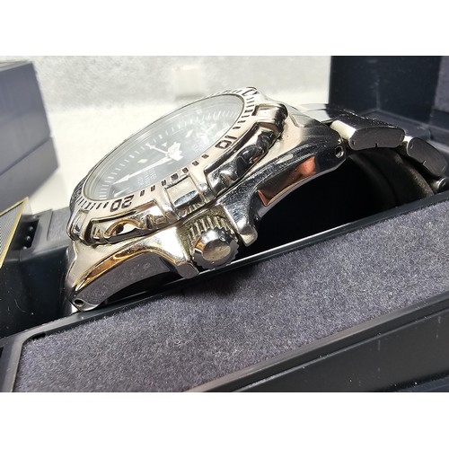 387 - 2x good quality cased gents wrist watches to include a Pulsar Solar Diver 200M wristwatch Model V145... 