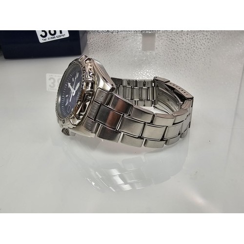 387 - 2x good quality cased gents wrist watches to include a Pulsar Solar Diver 200M wristwatch Model V145... 