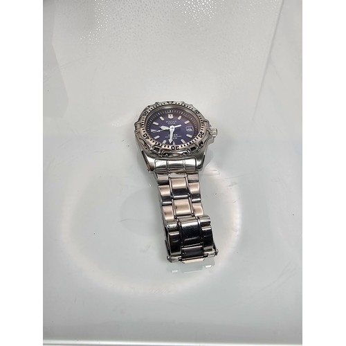 387 - 2x good quality cased gents wrist watches to include a Pulsar Solar Diver 200M wristwatch Model V145... 