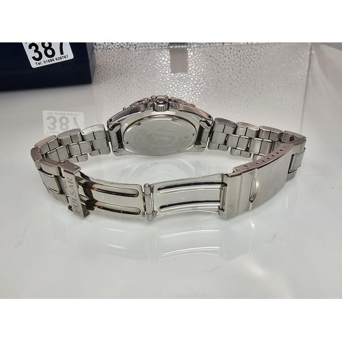387 - 2x good quality cased gents wrist watches to include a Pulsar Solar Diver 200M wristwatch Model V145... 