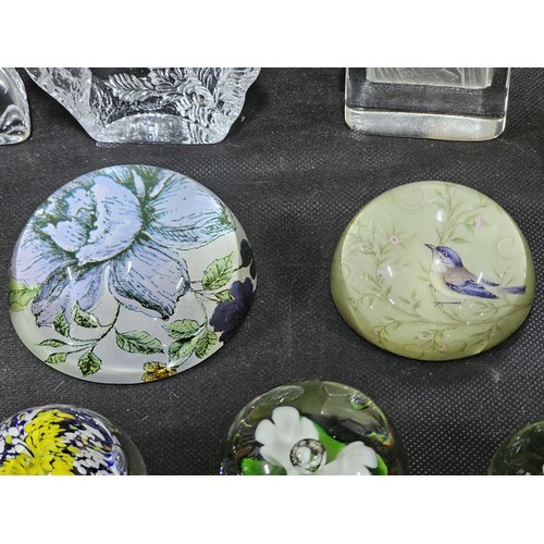 A collection of 19x assorted paperweights to include 2x paperweights ...