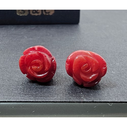 292 - A pair of pretty 9825 Silver Red Rose Stud Earrings. The roses are carved out of a Red Jasper stone.... 