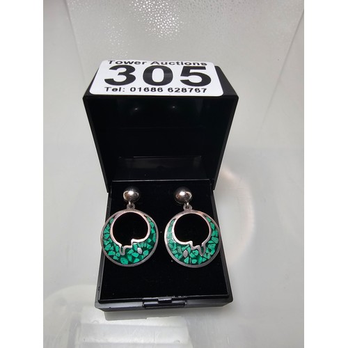 305 - A pair of pretty 925 Silver Mexico drop earrings of good quality featuring disc shaped drops with a ... 