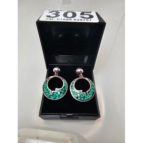 305 - A pair of pretty 925 Silver Mexico drop earrings of good quality featuring disc shaped drops with a ... 