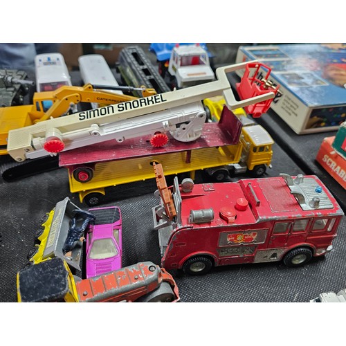 173 - A very large collection of diecast vehicles of various brands including Dinky Corgi and Matchbox veh... 