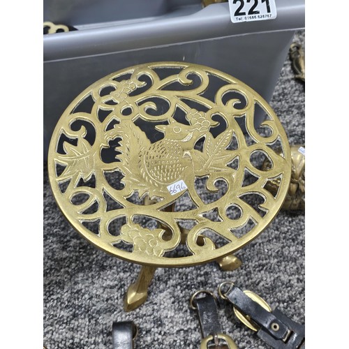 221 - A small crate containing a quantity of assorted brassware to include horse brasses, owl formed trive... 