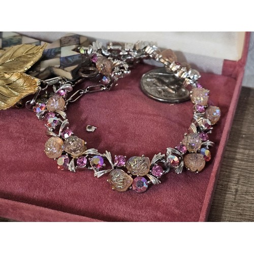 231 - A small quantity of collectables to include 2x lidded trinket boxes both in metal one with a ceramic... 