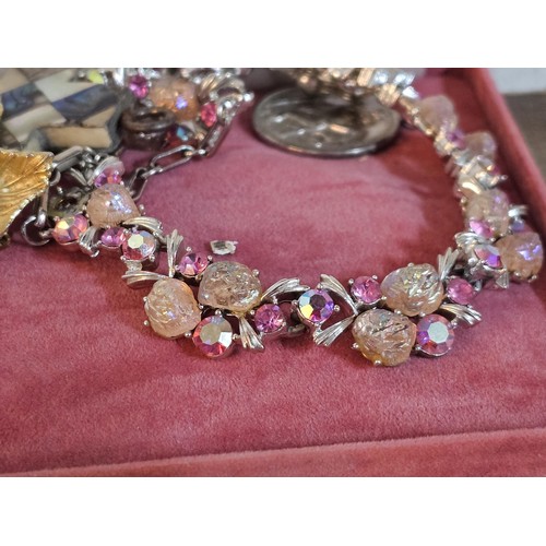 231 - A small quantity of collectables to include 2x lidded trinket boxes both in metal one with a ceramic... 