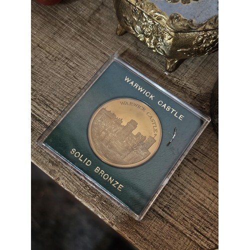 231 - A small quantity of collectables to include 2x lidded trinket boxes both in metal one with a ceramic... 