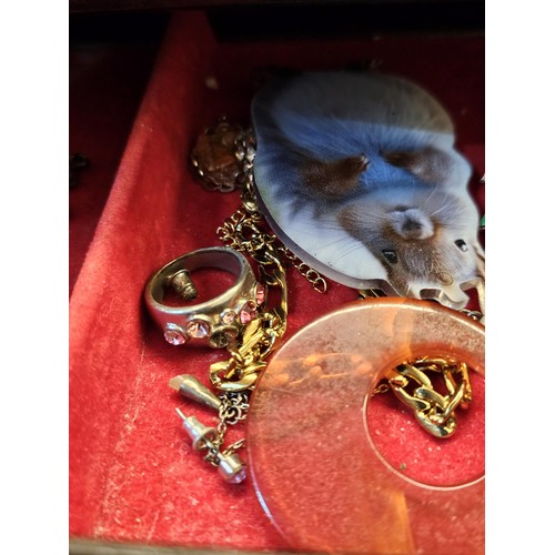 247 - Collection of 3x jewellery boxes to include a cantilever jewellery box with three layers of assorted... 