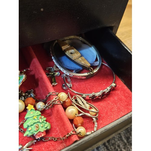 247 - Collection of 3x jewellery boxes to include a cantilever jewellery box with three layers of assorted... 