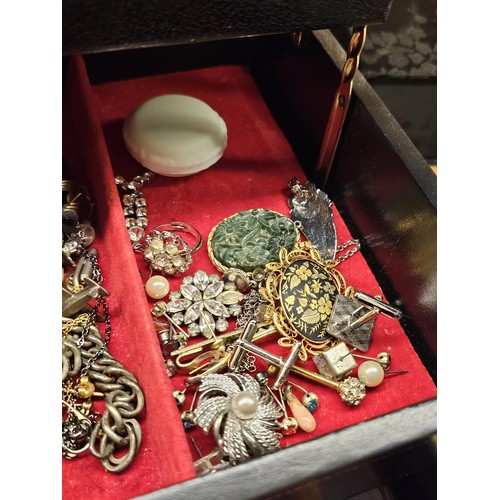 247 - Collection of 3x jewellery boxes to include a cantilever jewellery box with three layers of assorted... 