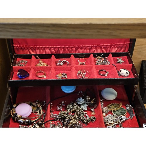 247 - Collection of 3x jewellery boxes to include a cantilever jewellery box with three layers of assorted... 