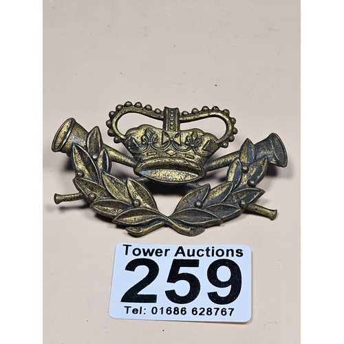 259 - A good quality collectable general post office postman's cap badge, commonly worn on the shoulder, h... 