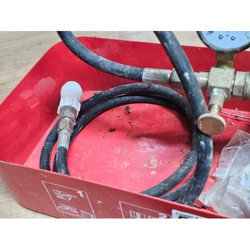 502 - Hand test pump kit for testing the pressure in central heating, model number 20-50, has a pressure r... 