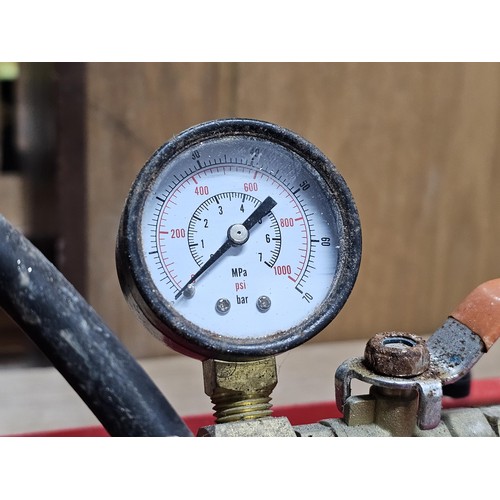 502 - Hand test pump kit for testing the pressure in central heating, model number 20-50, has a pressure r... 