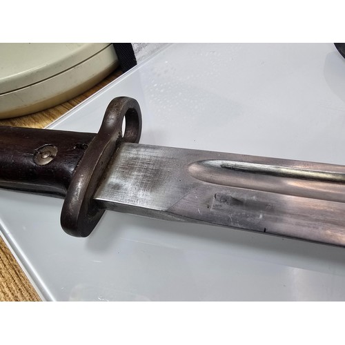 427 - A British WWI pattern 1907 bayonet straight Quillon type with single edged fullered blade, steel cro... 