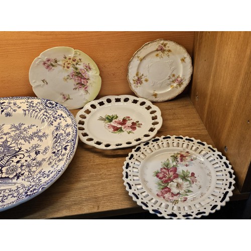 261 - A shelf full of collectable ceramics and earthenware to include 2 handmade salt sellers in the form ... 