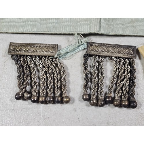 454 - A collection of good vintage Masonic related items to include a Masonic apron, 2x Masonic metal tass... 