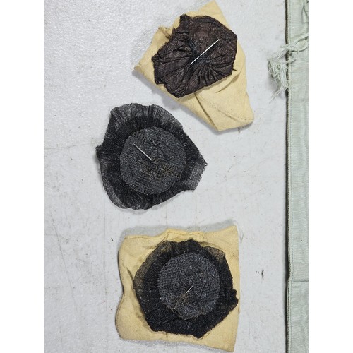 454 - A collection of good vintage Masonic related items to include a Masonic apron, 2x Masonic metal tass... 