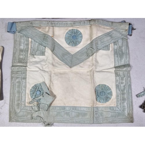 454 - A collection of good vintage Masonic related items to include a Masonic apron, 2x Masonic metal tass... 