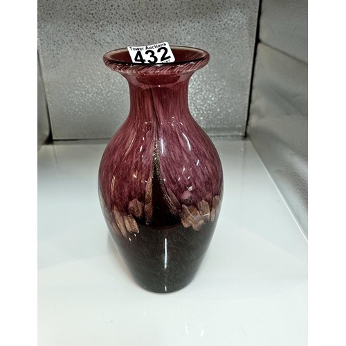 432 - A good quality heavy Italian art glass vase, very likely Murano with bulbous body and flared neck, r... 