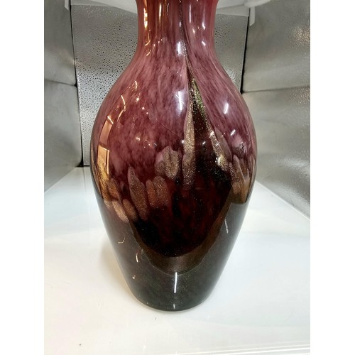432 - A good quality heavy Italian art glass vase, very likely Murano with bulbous body and flared neck, r... 