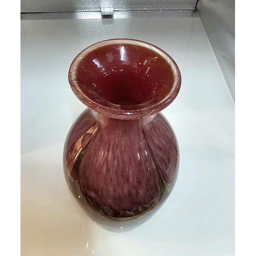 432 - A good quality heavy Italian art glass vase, very likely Murano with bulbous body and flared neck, r... 