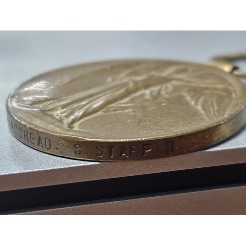 256 - A quantity of collectable badges to include 2x brass Institute Staff War Department identity tags da... 