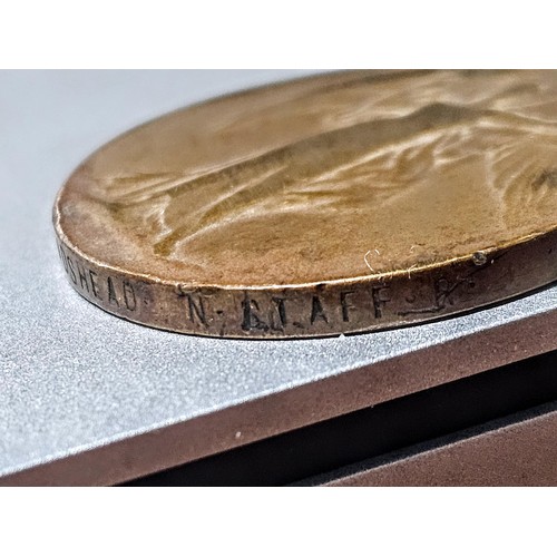 256 - A quantity of collectable badges to include 2x brass Institute Staff War Department identity tags da... 