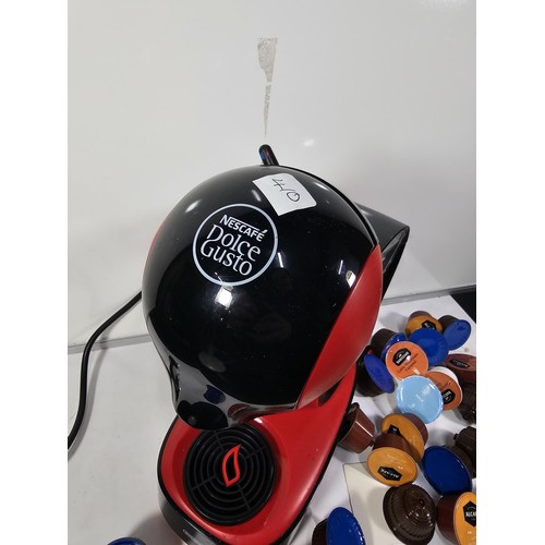 33 - A good quality DeLonghi Dolce Gusto coffee machine with a quantity of coffee pods