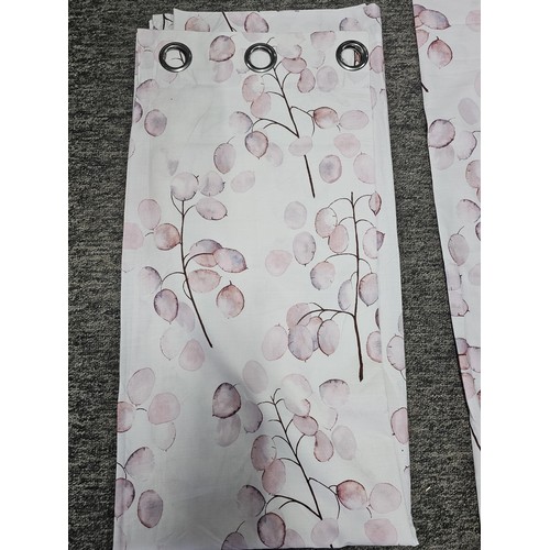 36 - Collection of fabrics to include 3 pairs of kaleidoscope 