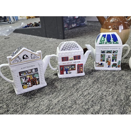 41 - A collection of collectables to include a small quantity of novelty teapots, a set of vintage scales... 