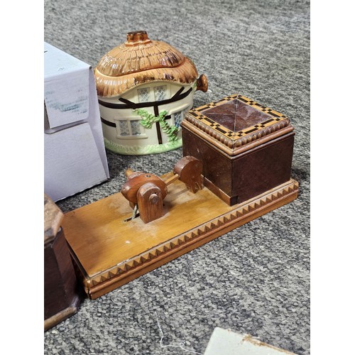 41 - A collection of collectables to include a small quantity of novelty teapots, a set of vintage scales... 